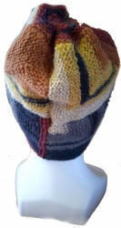 Pletená čepice z modulových čtverců bílo-hnědo-červeno-šedo-černá velikost univerzální