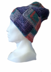 Pletená čepice z modulových čtverců malých zeleno-růžovo-fialová velikost univerzální