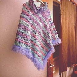 Pokud si budete přát uplést nebo uháčkovat takové pončo (cena 2000,-) nebo něco konkrétního NA OBJEDNÁVKU, třeba v jiné barvě, kontaktujte mě prosím na můj e-mail petra.fullsackova@volny.cz.